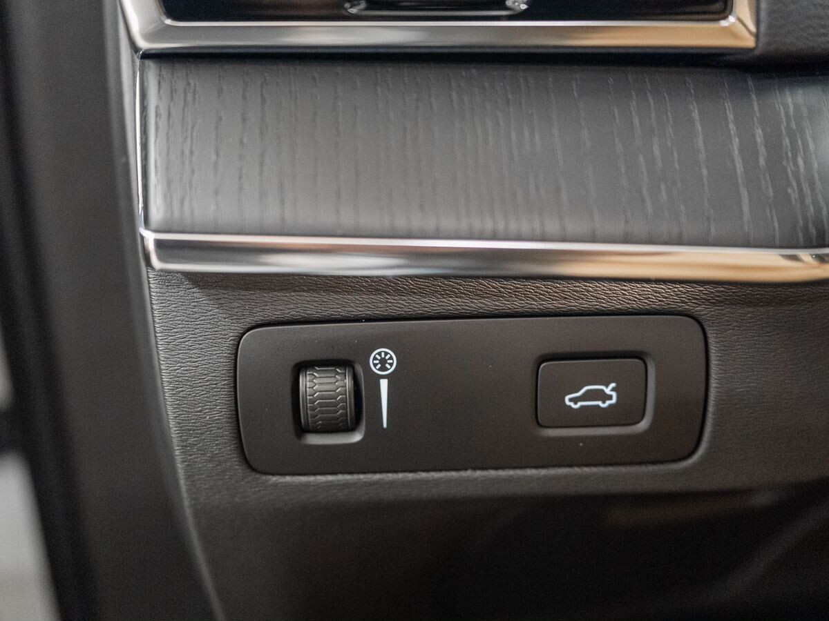 Volvo XC90 2021 - фото автомобиля