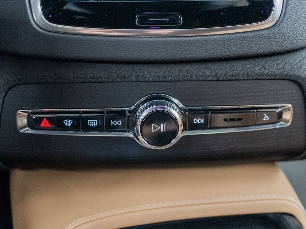 Volvo XC90 2021 - фото автомобиля