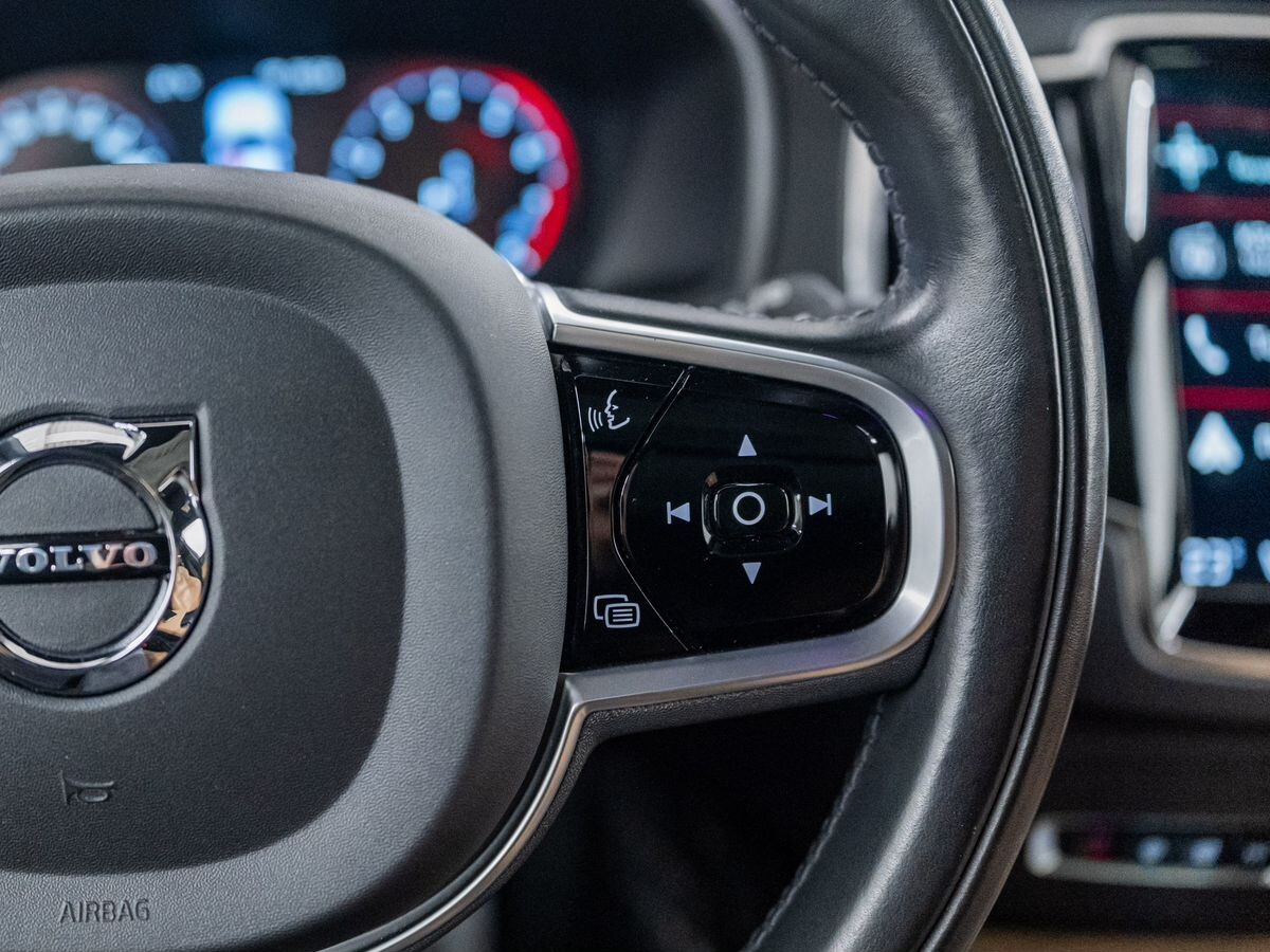 Volvo XC90 2021 - фото автомобиля