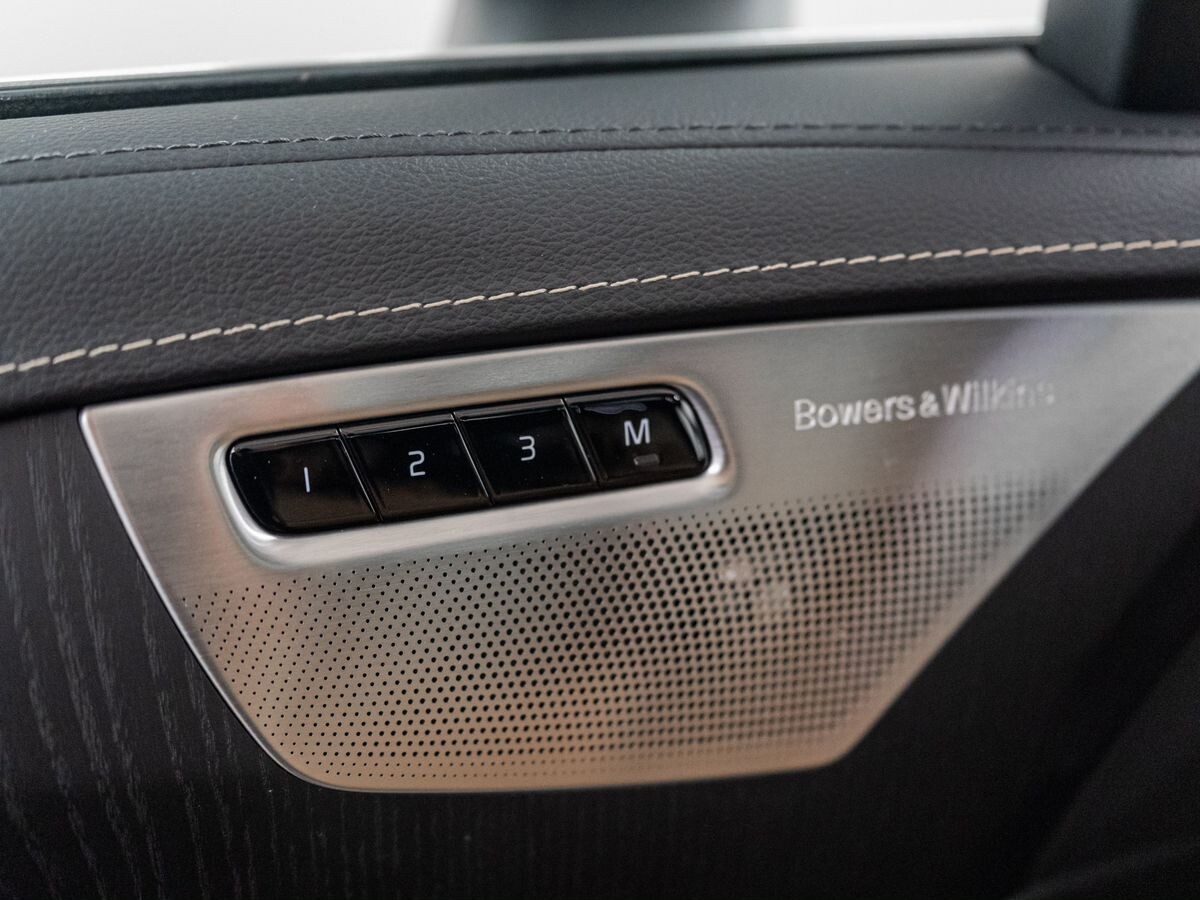 Volvo XC90 2021 - фото автомобиля