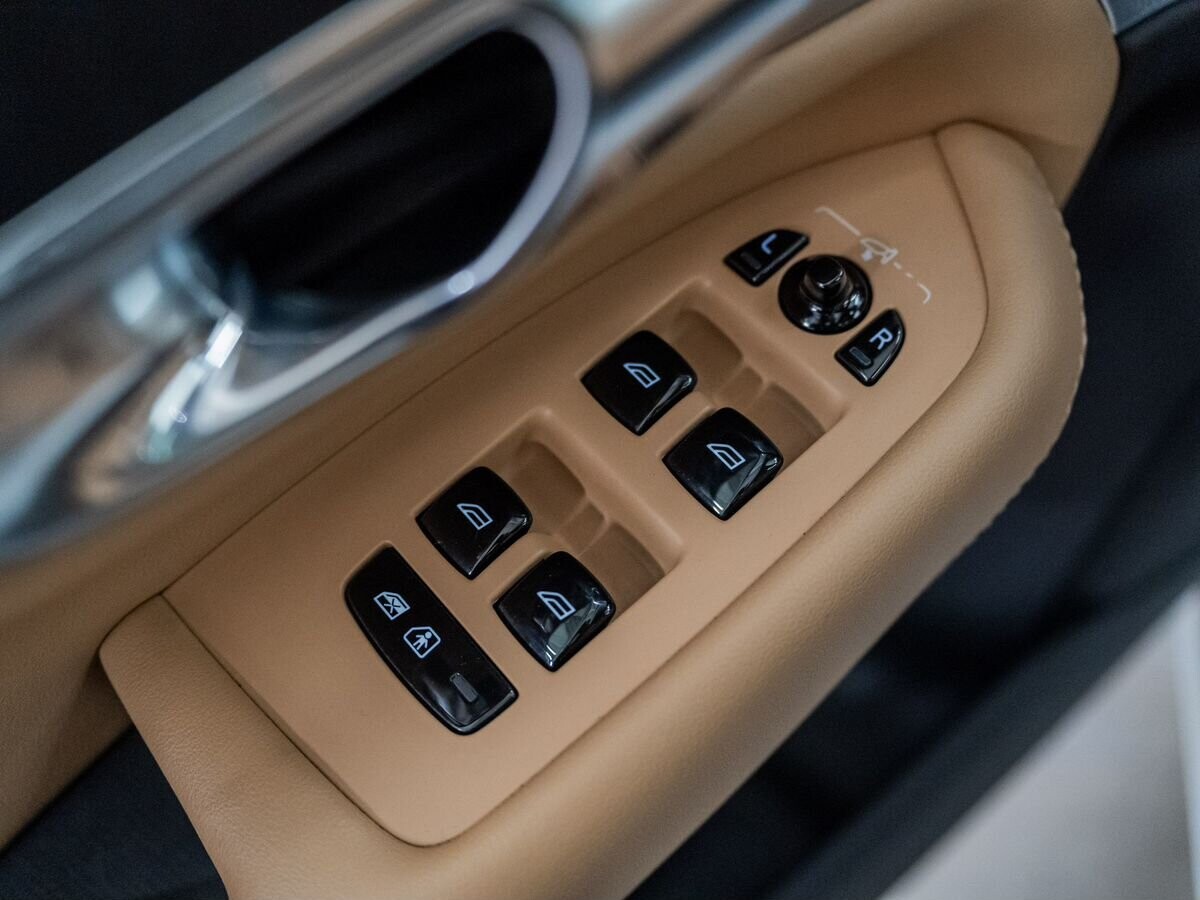 Volvo XC90 2021 - фото автомобиля