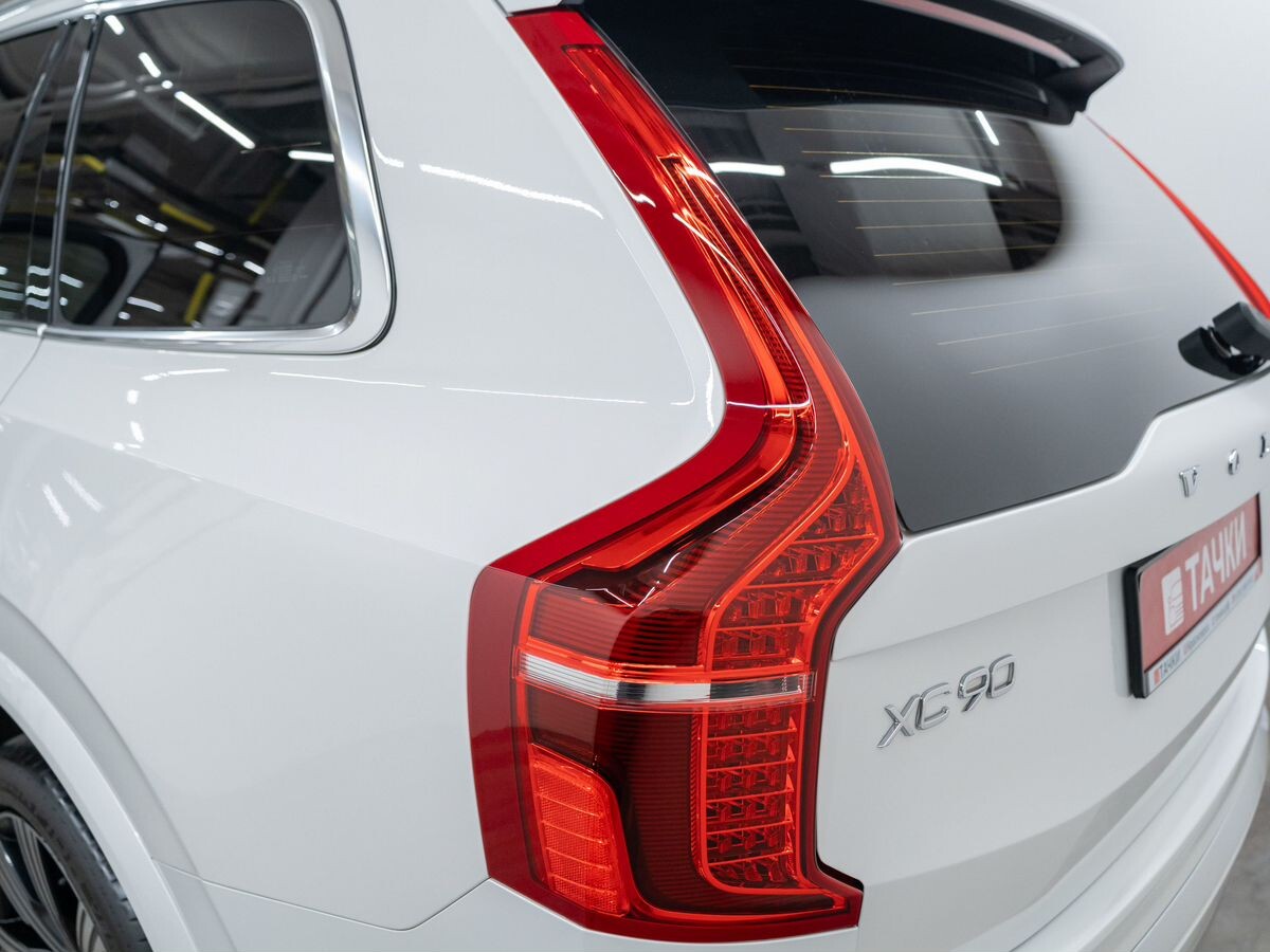 Volvo XC90 2021 - фото автомобиля