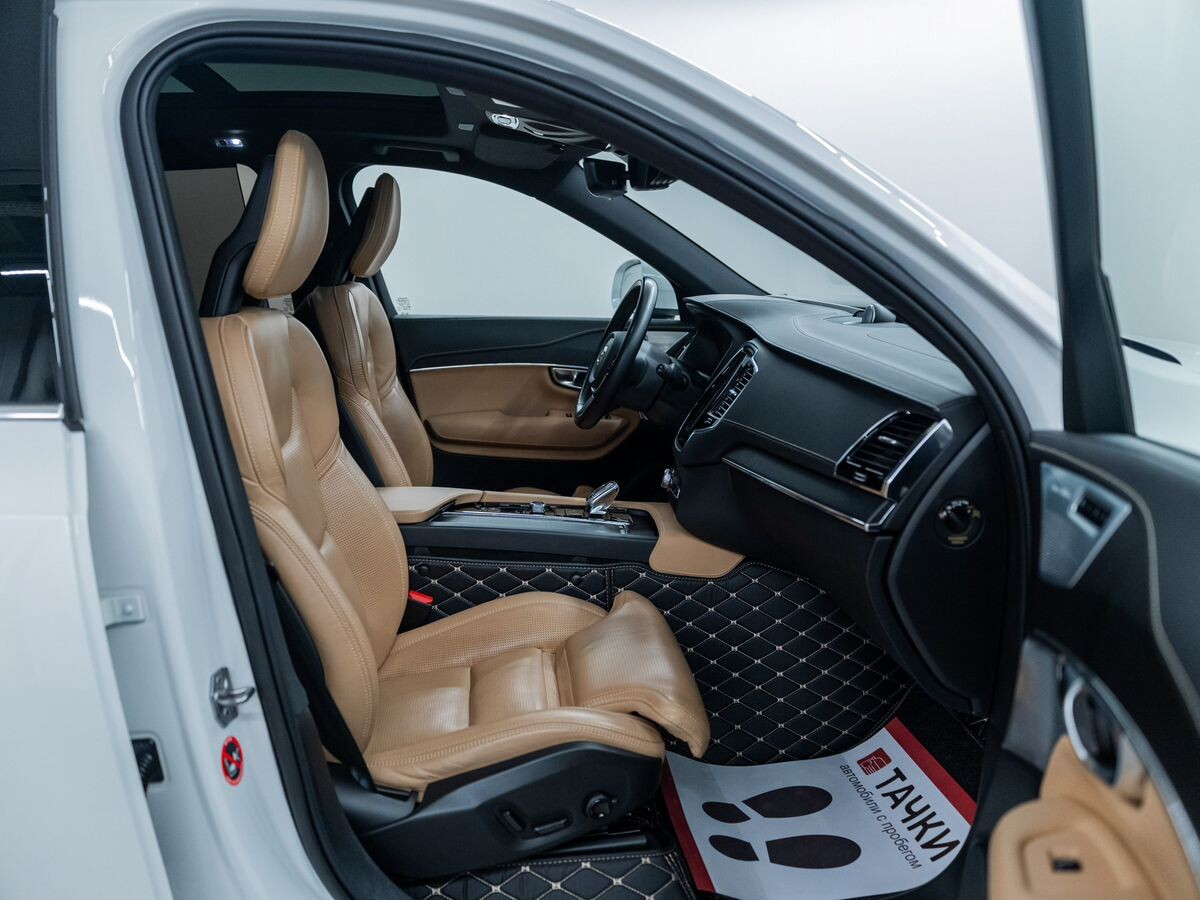Volvo XC90 2021 - фото автомобиля