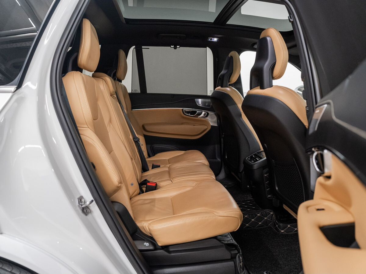 Volvo XC90 2021 - фото автомобиля