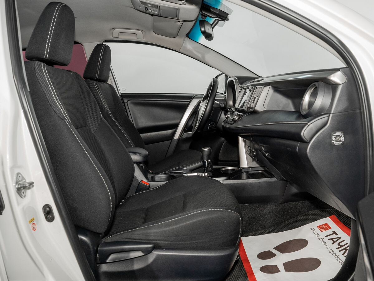 Toyota RAV4 2017 - фото автомобиля