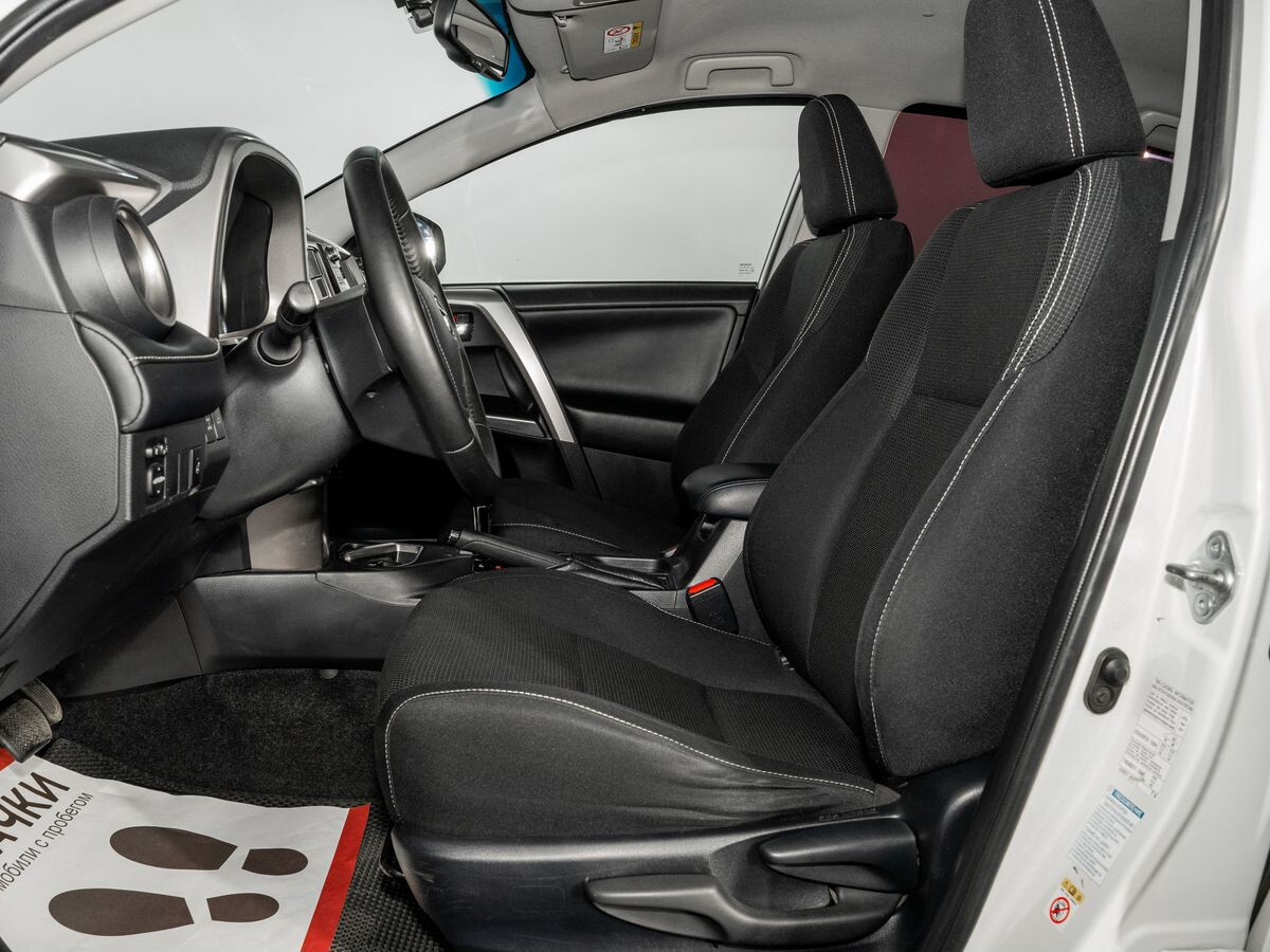 Toyota RAV4 2017 - фото автомобиля