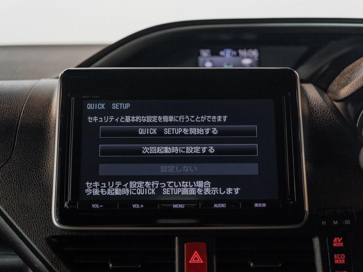 Toyota Voxy 2018 - фото автомобиля