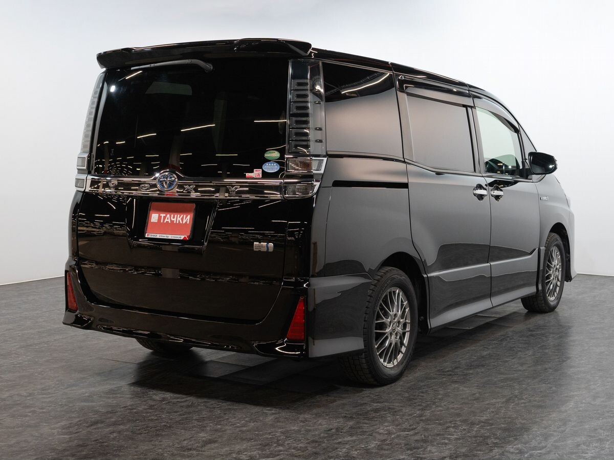 Toyota Voxy 2018 - фото автомобиля