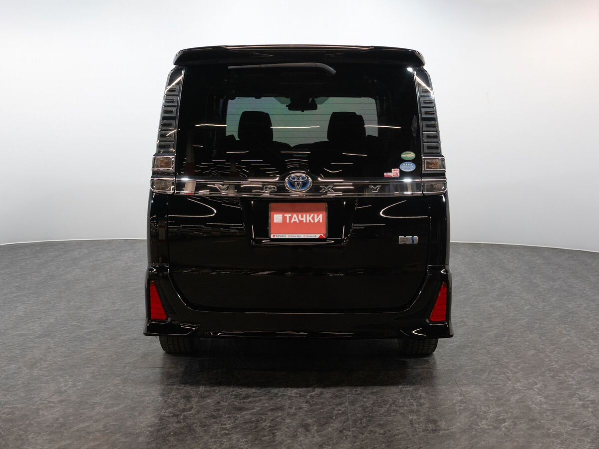 Toyota Voxy 2018 - фото автомобиля