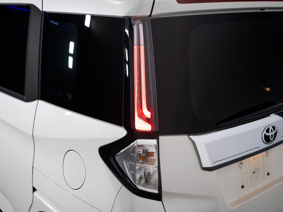 Toyota Roomy 2022 - фото автомобиля