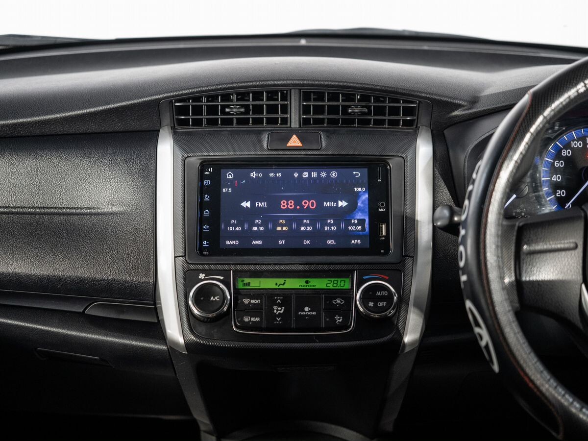 Toyota Corolla Fielder 2015 - фото автомобиля