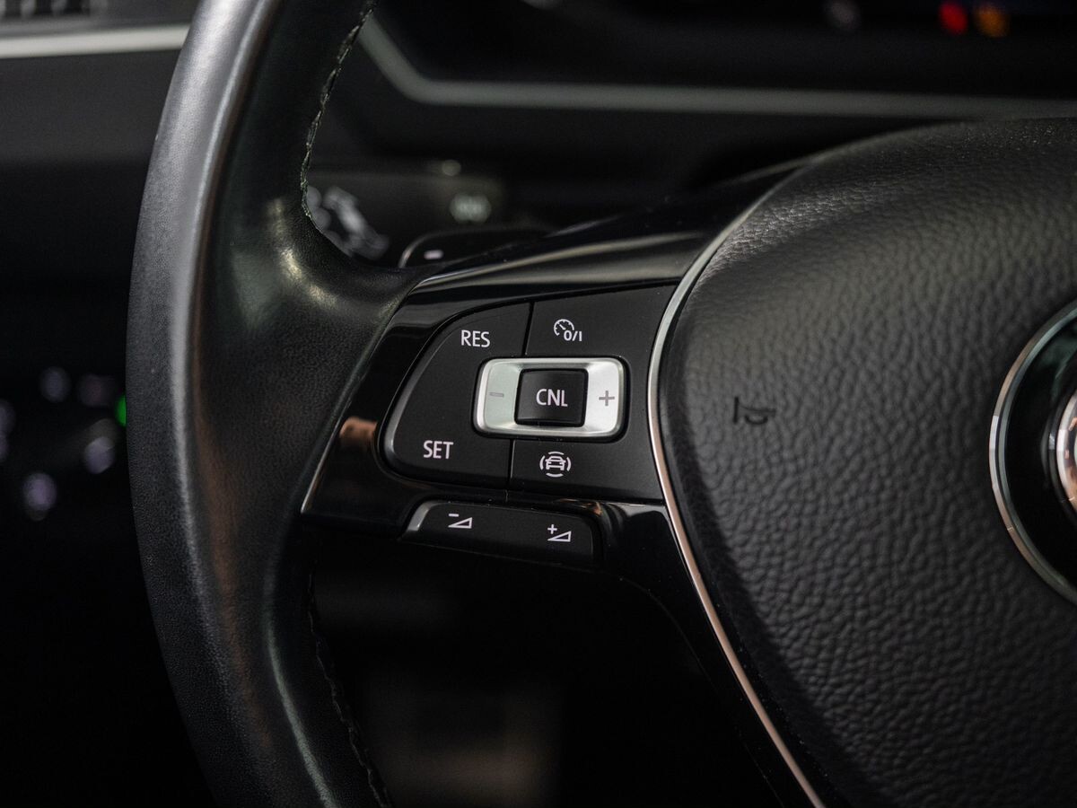 Volkswagen Tiguan 2019 - фото автомобиля