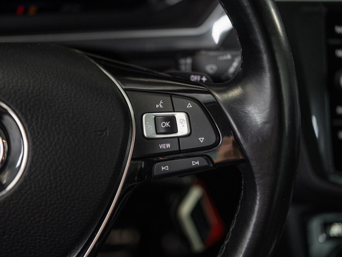 Volkswagen Tiguan 2019 - фото автомобиля