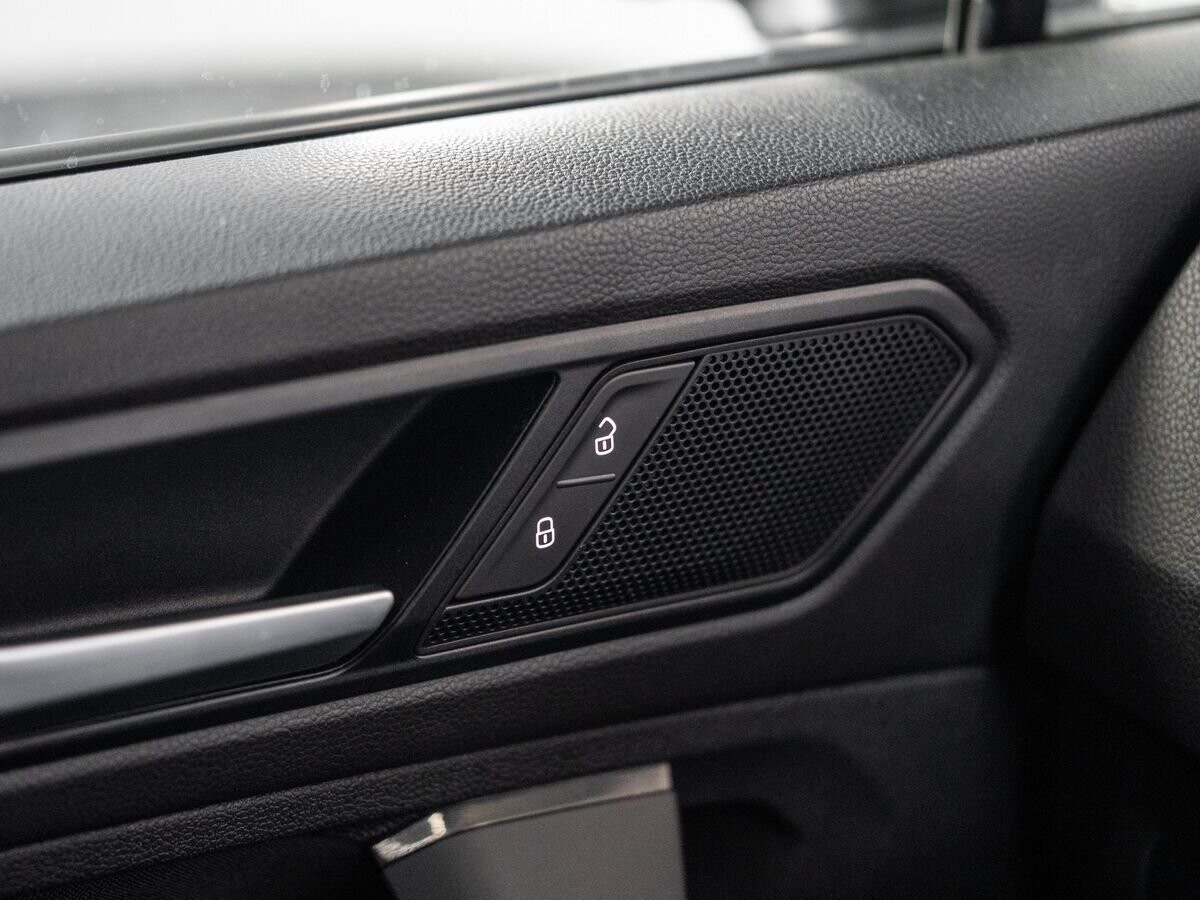 Volkswagen Tiguan 2019 - фото автомобиля