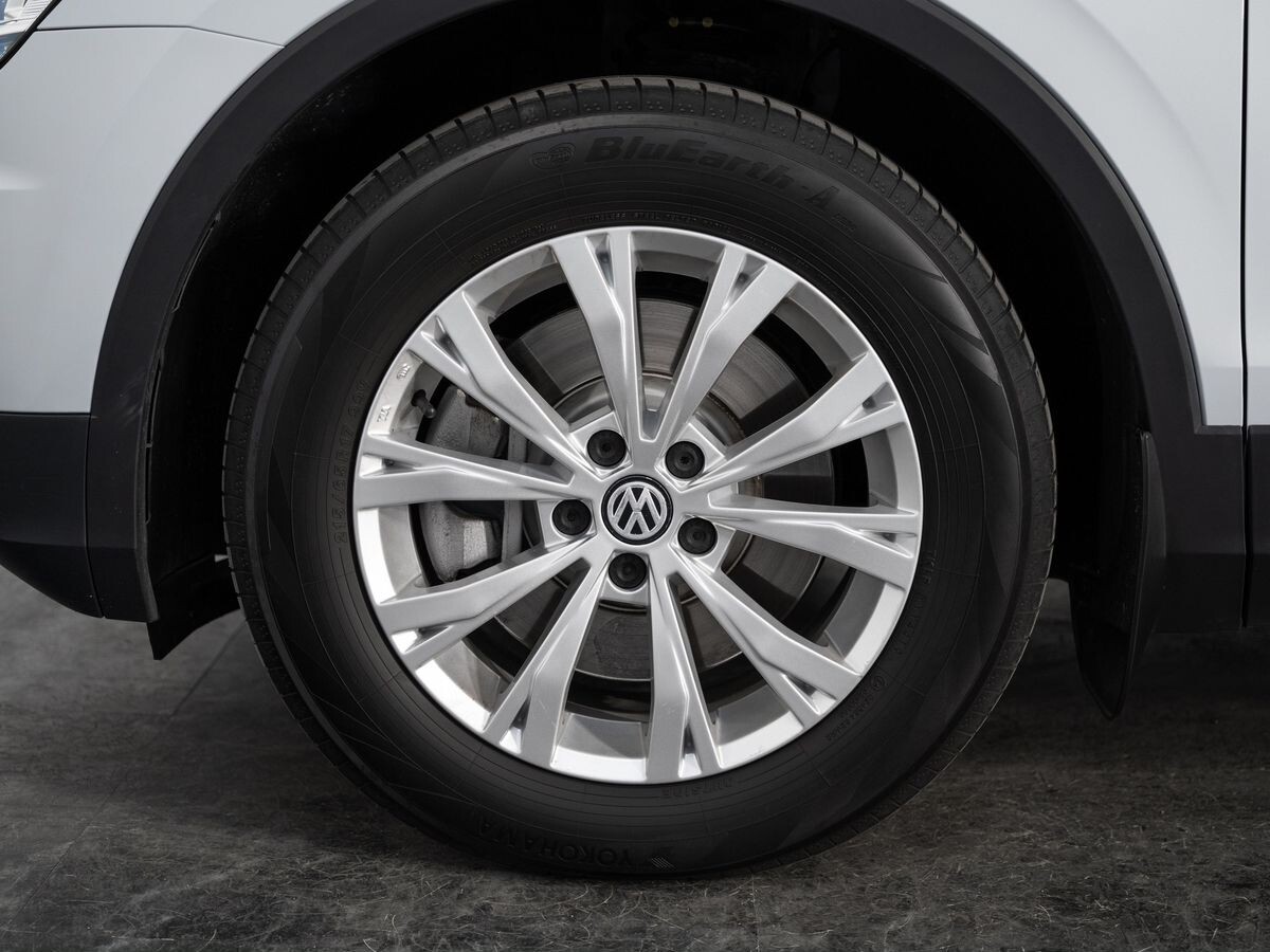 Volkswagen Tiguan 2019 - фото автомобиля