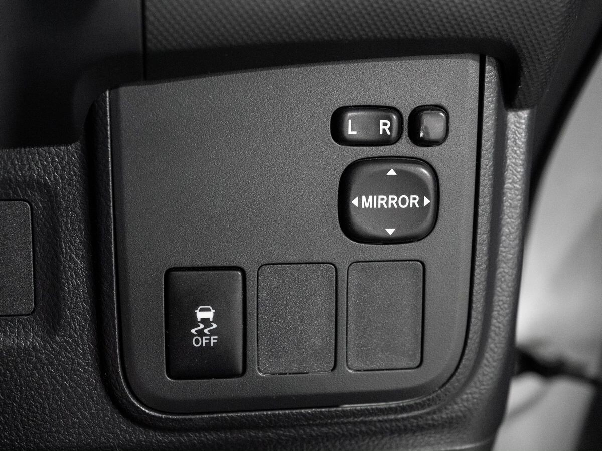 Toyota Wish 2009 - фото автомобиля