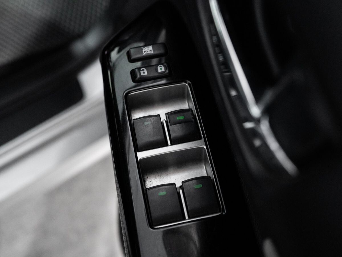 Toyota Wish 2009 - фото автомобиля