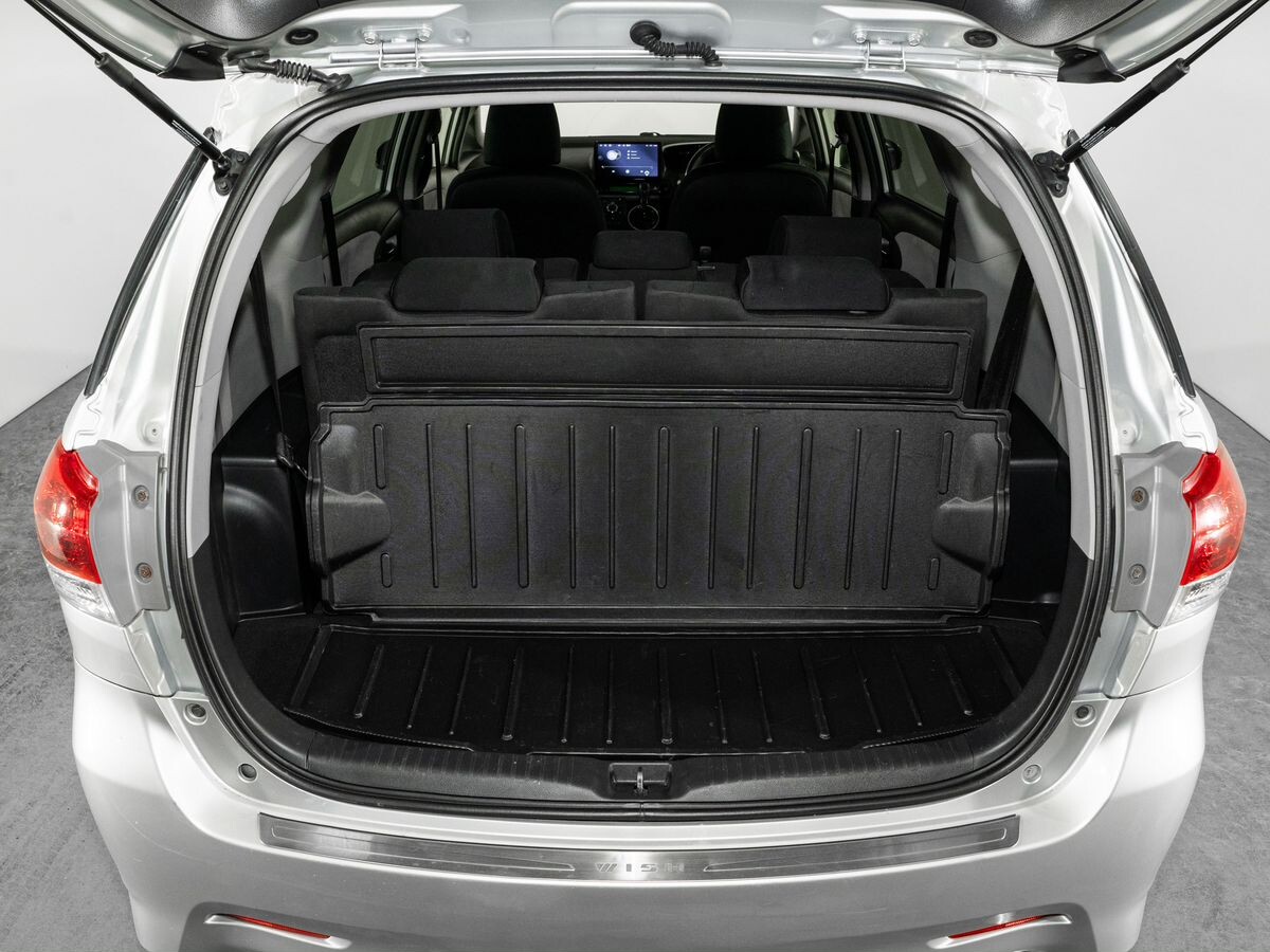Toyota Wish 2009 - фото автомобиля