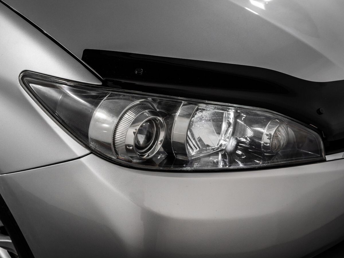 Toyota Wish 2009 - фото автомобиля