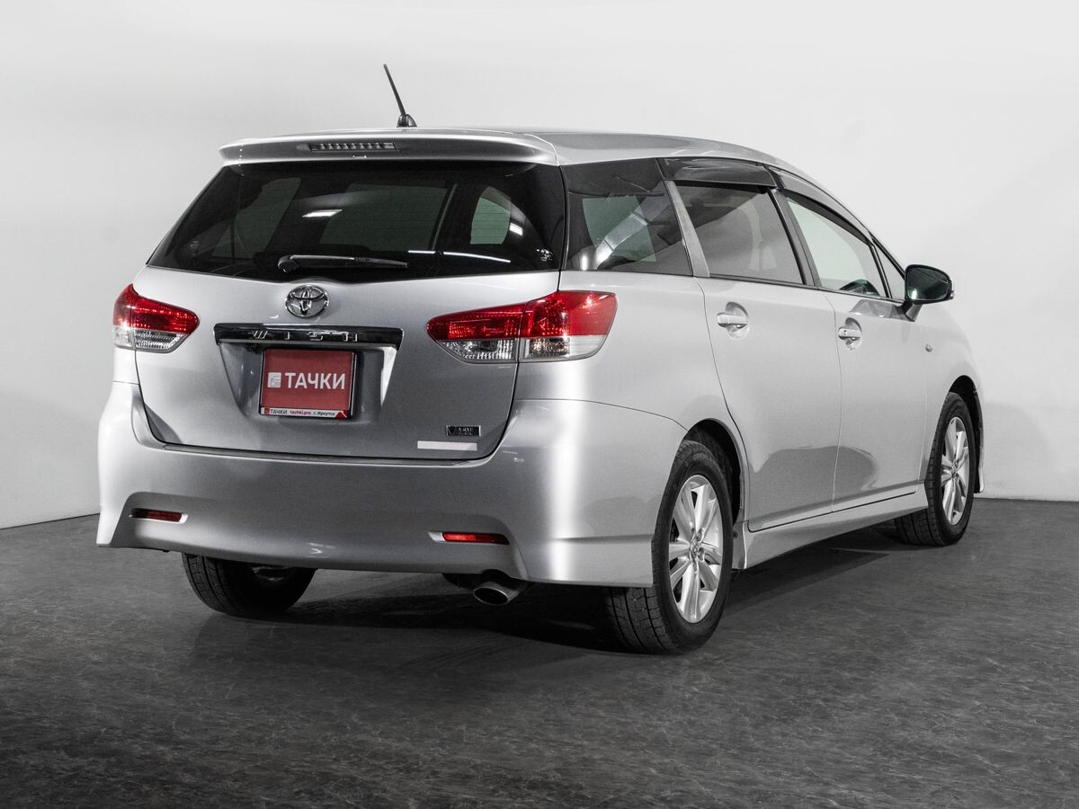 Toyota Wish 2009 - фото автомобиля