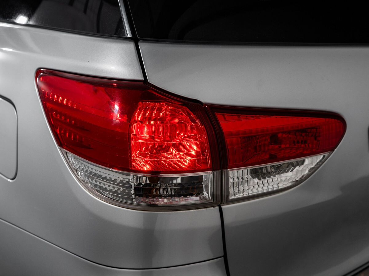 Toyota Wish 2009 - фото автомобиля
