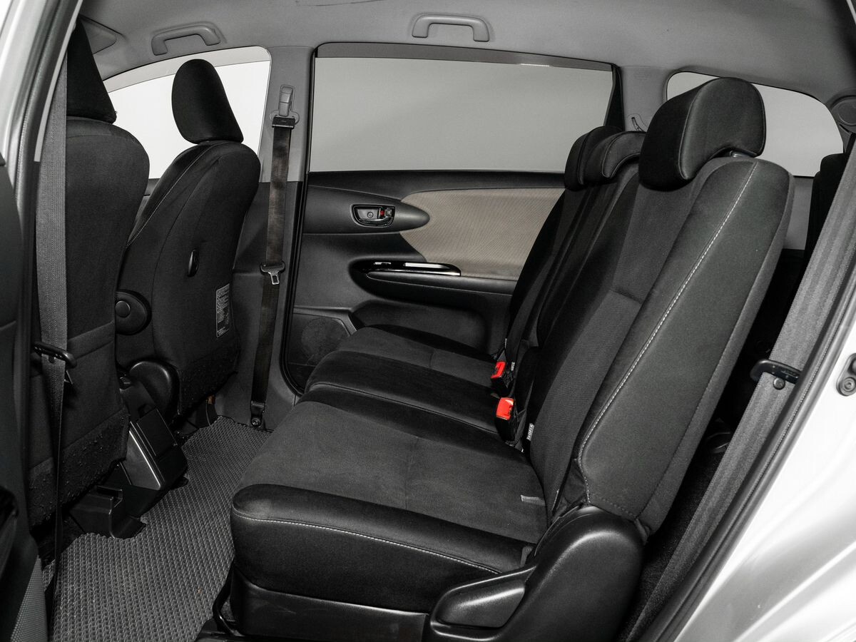 Toyota Wish 2009 - фото автомобиля