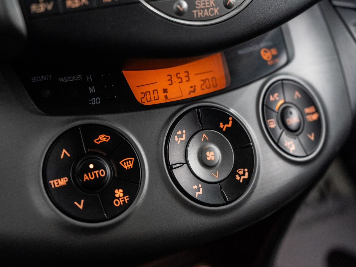 Toyota RAV4 2006 - фото автомобиля