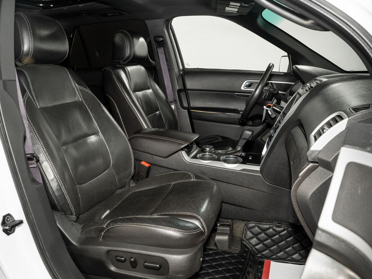 Ford Explorer 2013 - фото автомобиля