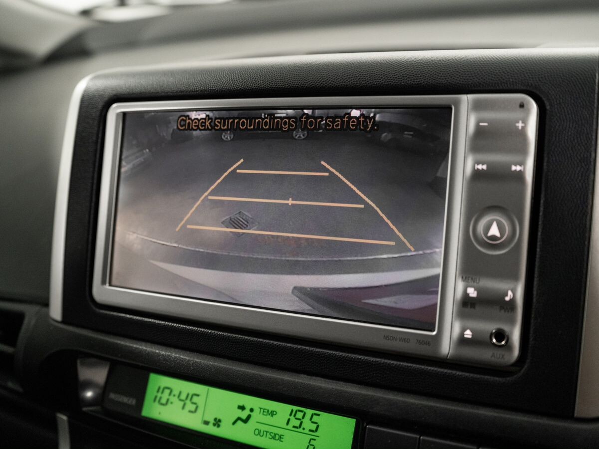 Toyota Wish 2011 - фото автомобиля