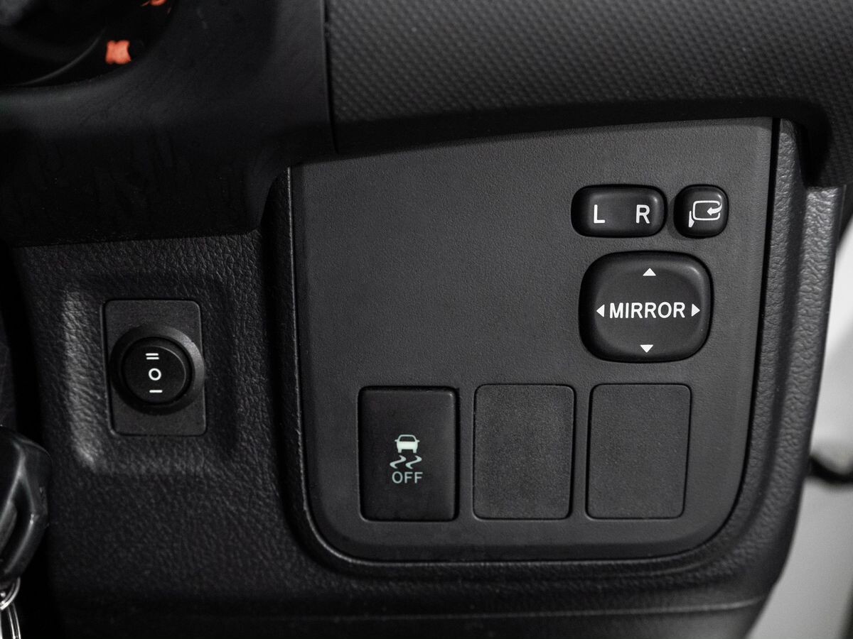 Toyota Wish 2011 - фото автомобиля