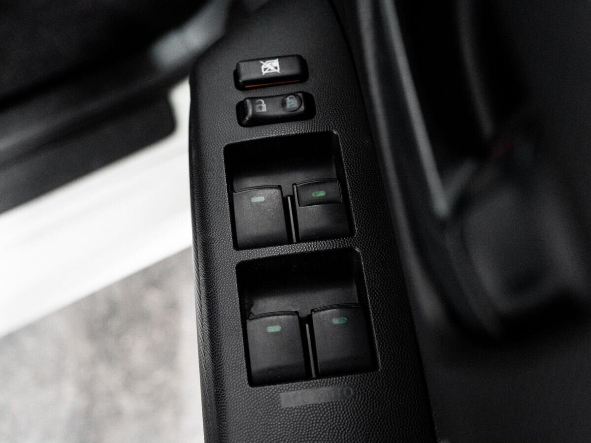 Toyota Wish 2011 - фото автомобиля