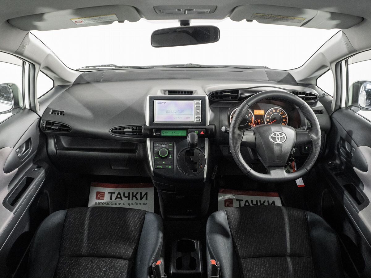 Toyota Wish 2011 - фото автомобиля