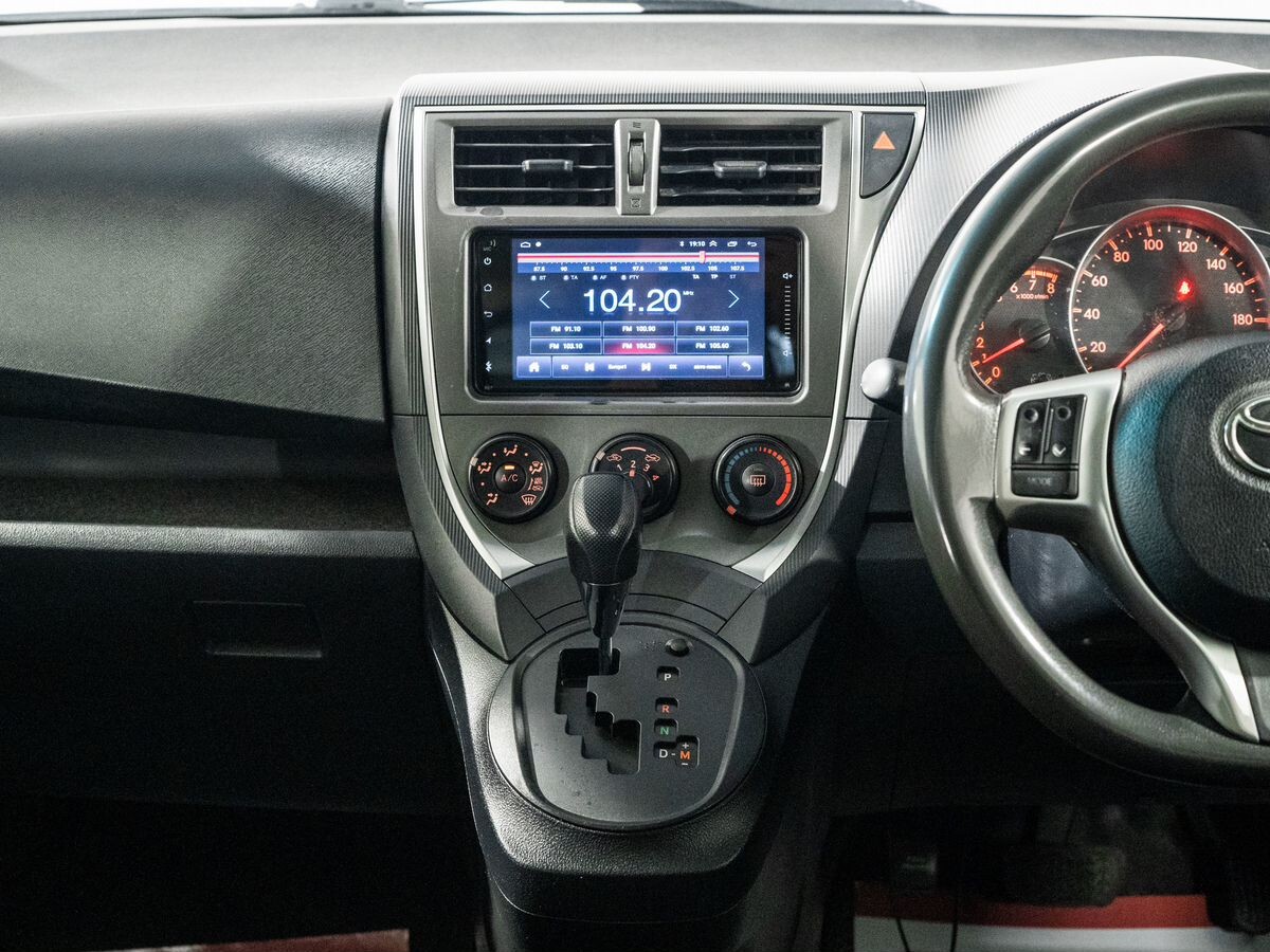Toyota Ractis 2013 - фото автомобиля