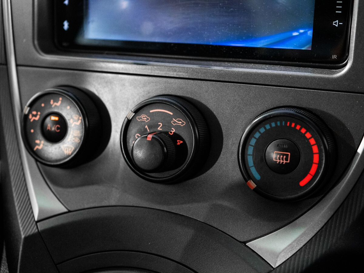 Toyota Ractis 2013 - фото автомобиля