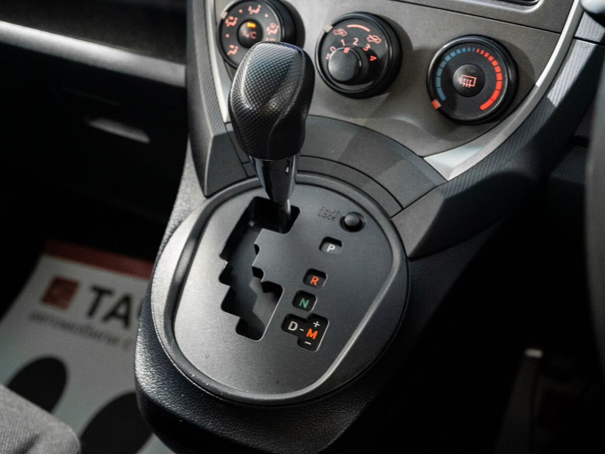 Toyota Ractis 2013 - фото автомобиля