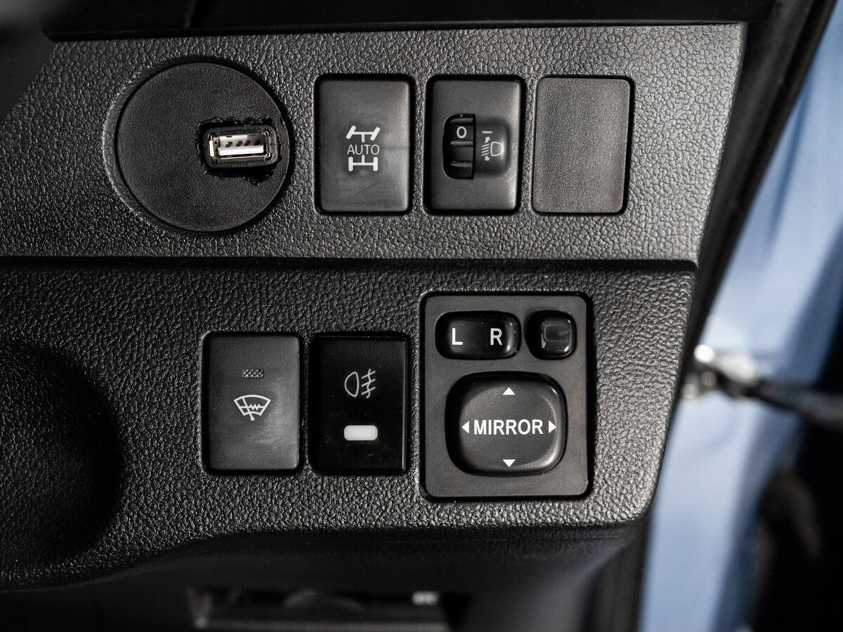 Toyota Ractis 2013 - фото автомобиля