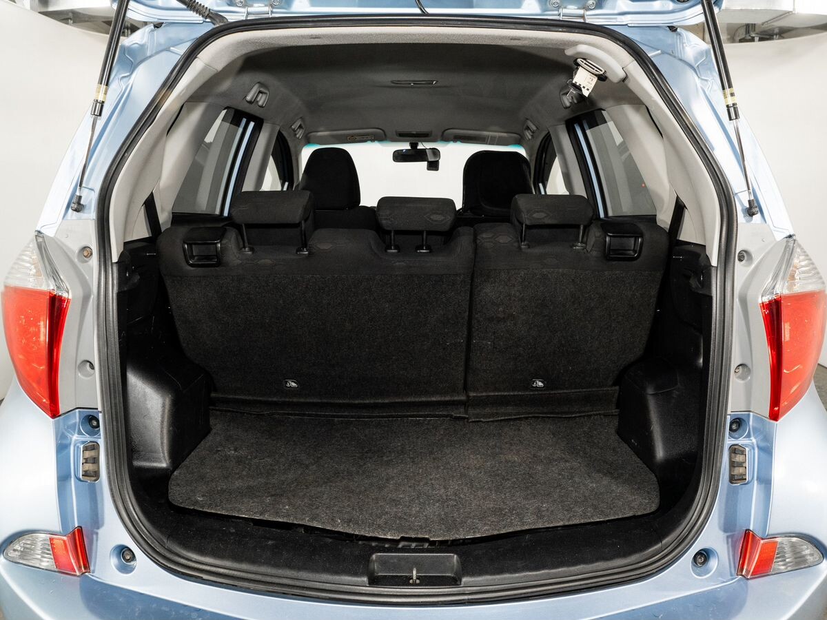 Toyota Ractis 2013 - фото автомобиля