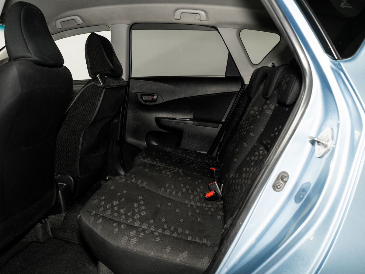 Toyota Ractis 2013 - фото автомобиля