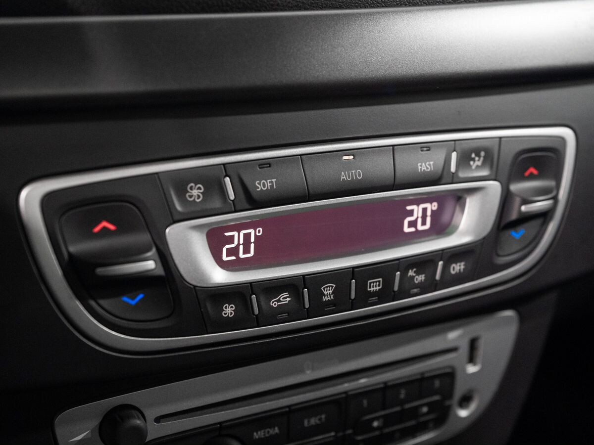 Renault Fluence 2015 - фото автомобиля