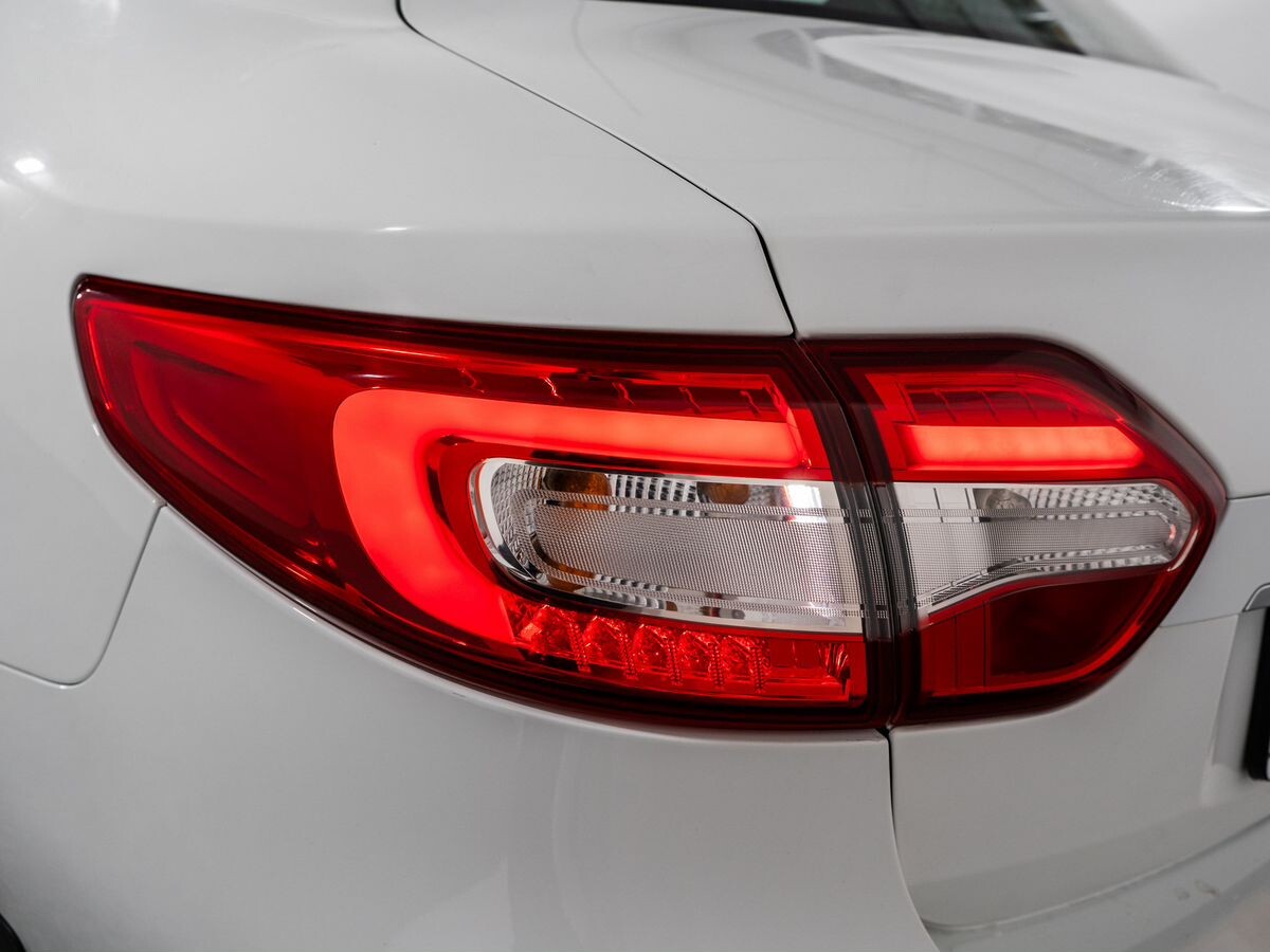 Renault Fluence 2015 - фото автомобиля