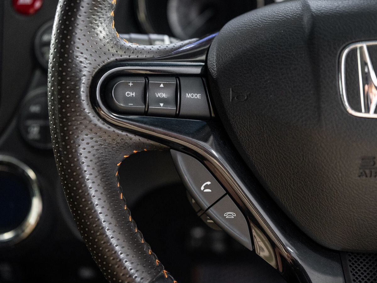 Honda Fit Shuttle 2012 - фото автомобиля