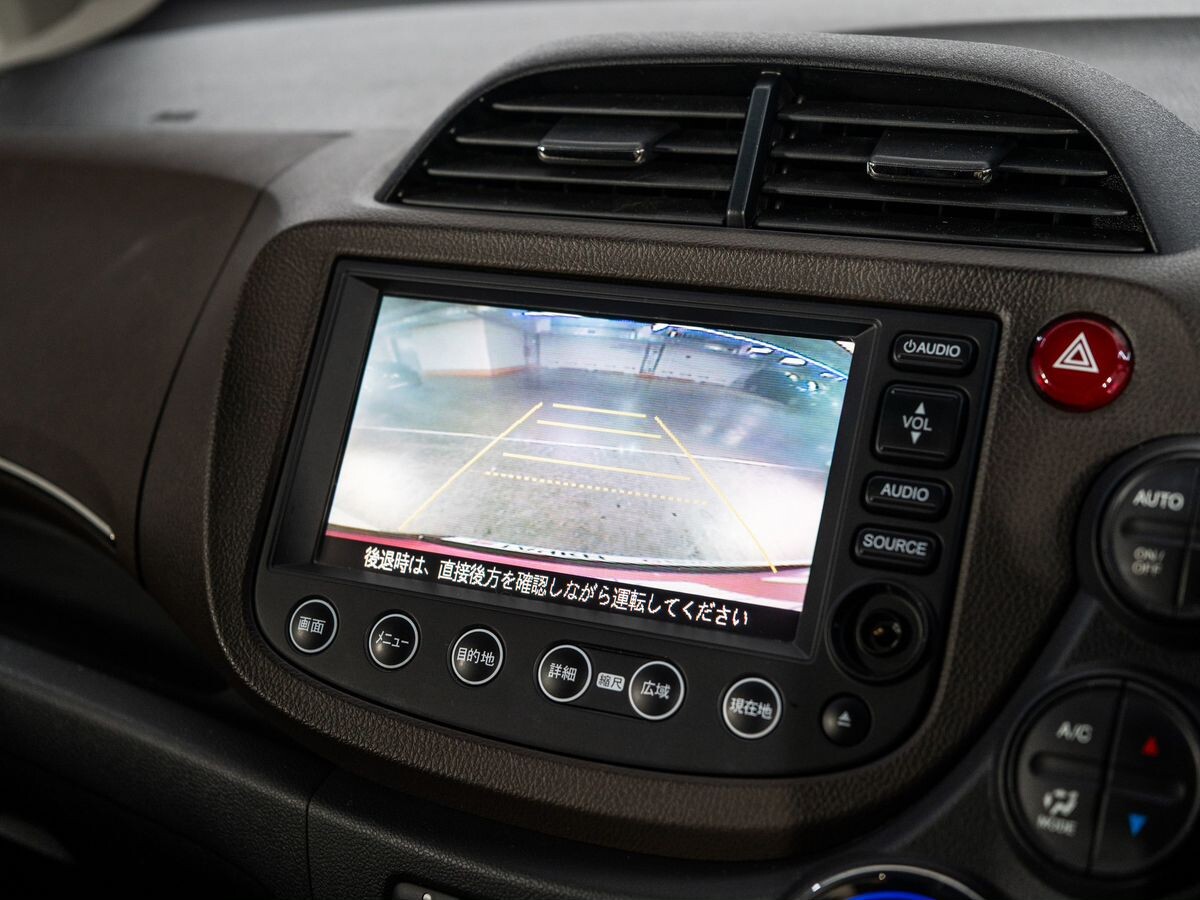 Honda Fit Shuttle 2012 - фото автомобиля