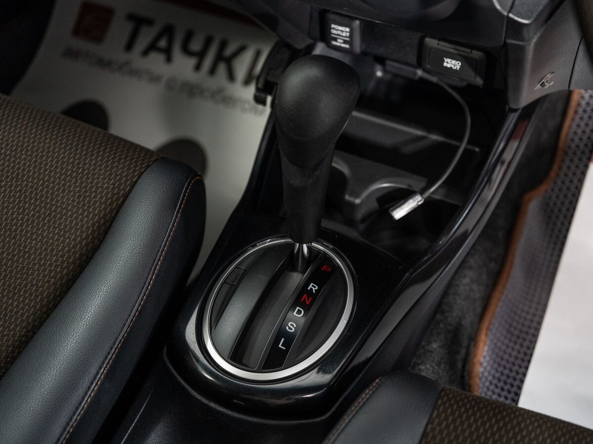 Honda Fit Shuttle 2012 - фото автомобиля