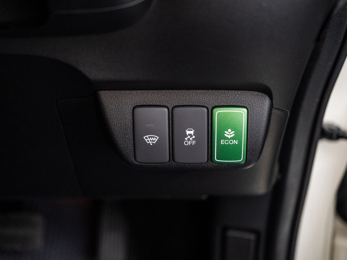 Honda Fit Shuttle 2012 - фото автомобиля