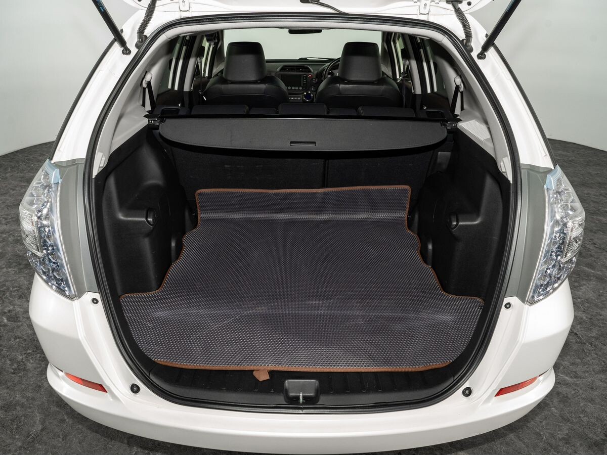 Honda Fit Shuttle 2012 - фото автомобиля