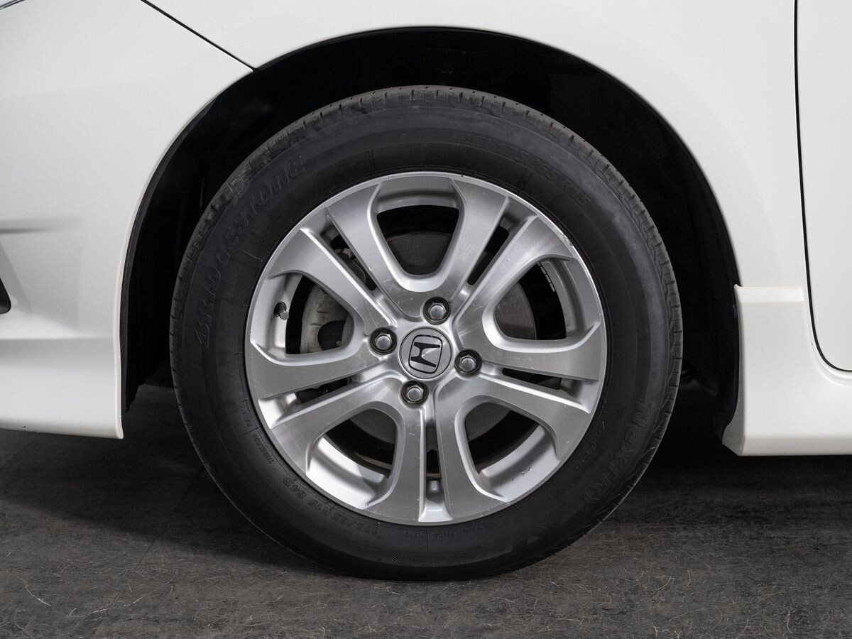 Honda Fit Shuttle 2012 - фото автомобиля