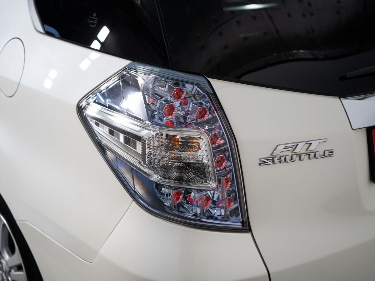 Honda Fit Shuttle 2012 - фото автомобиля