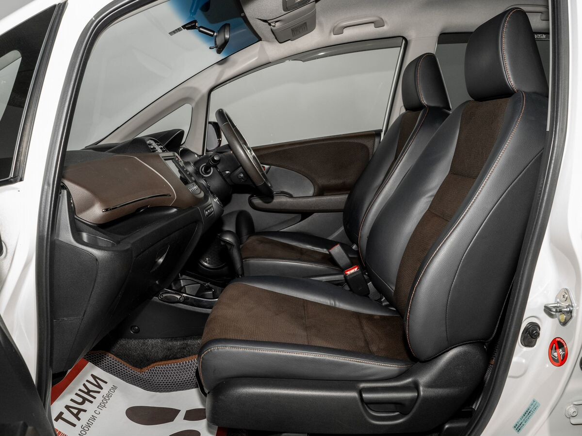 Honda Fit Shuttle 2012 - фото автомобиля