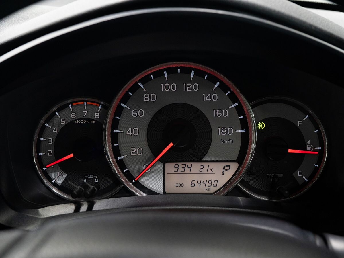 Toyota Corolla Fielder 2012 - фото автомобиля