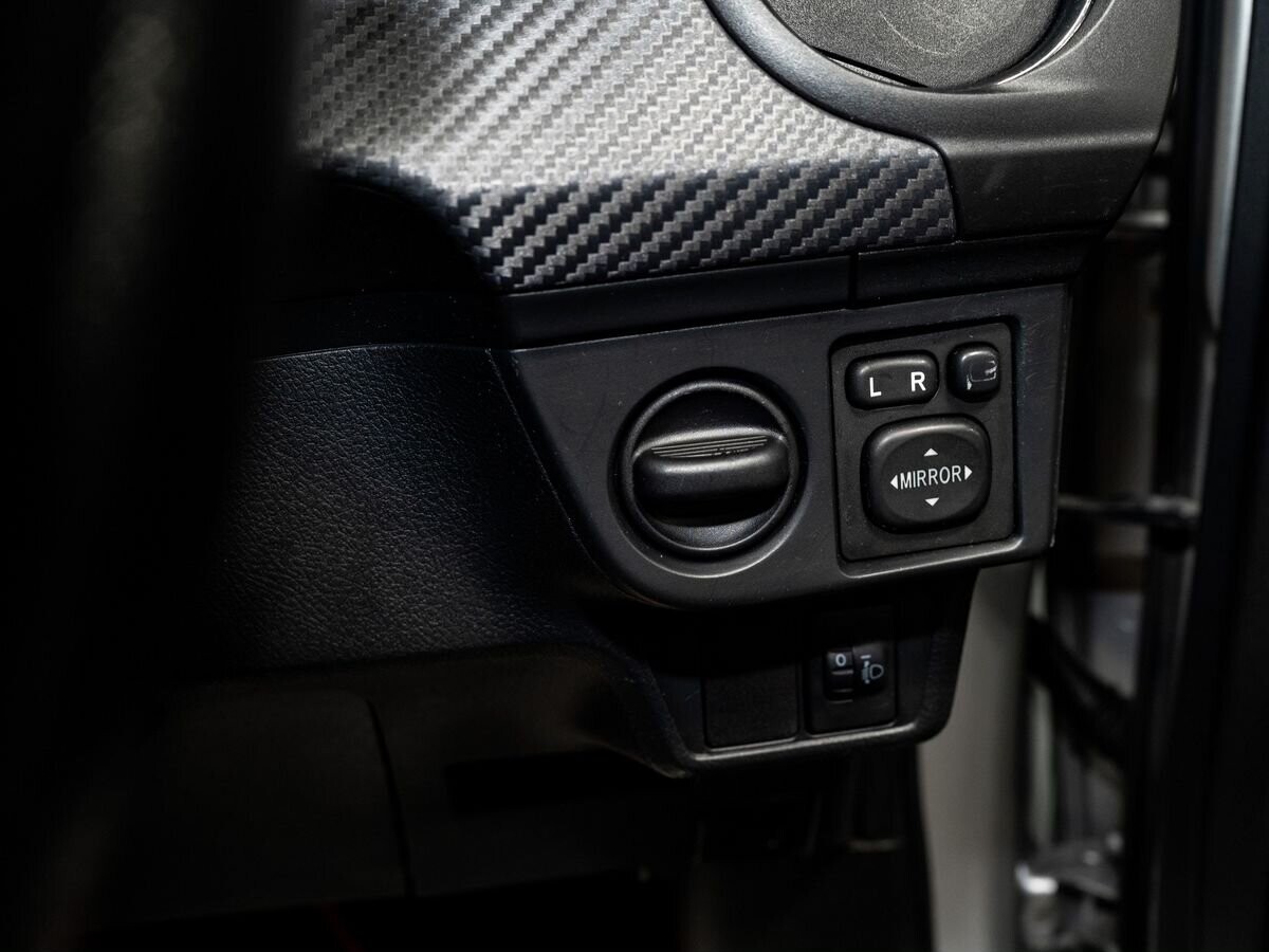 Toyota Corolla Fielder 2012 - фото автомобиля